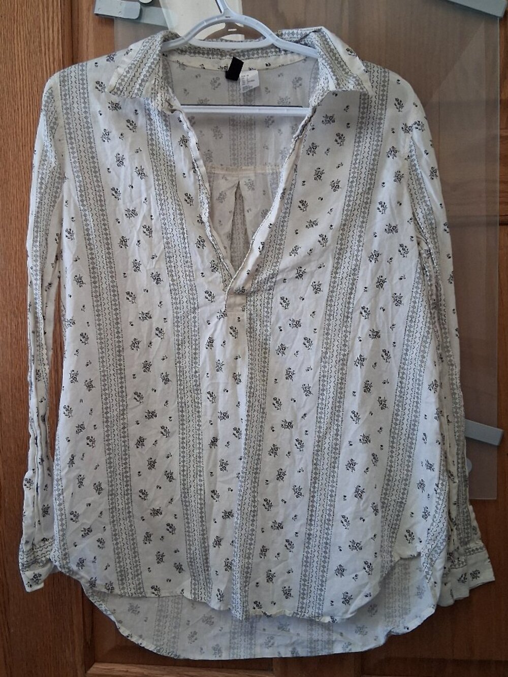 Women's size 6 lightweight blouse